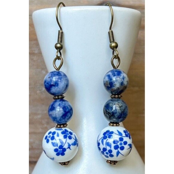 Mally Earring - Picture 2 of 3